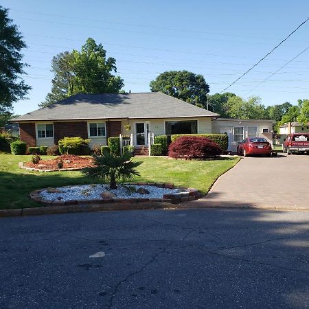 Bright & Spacious Studio Close To Clt Airport Gastonia Bagian luar foto